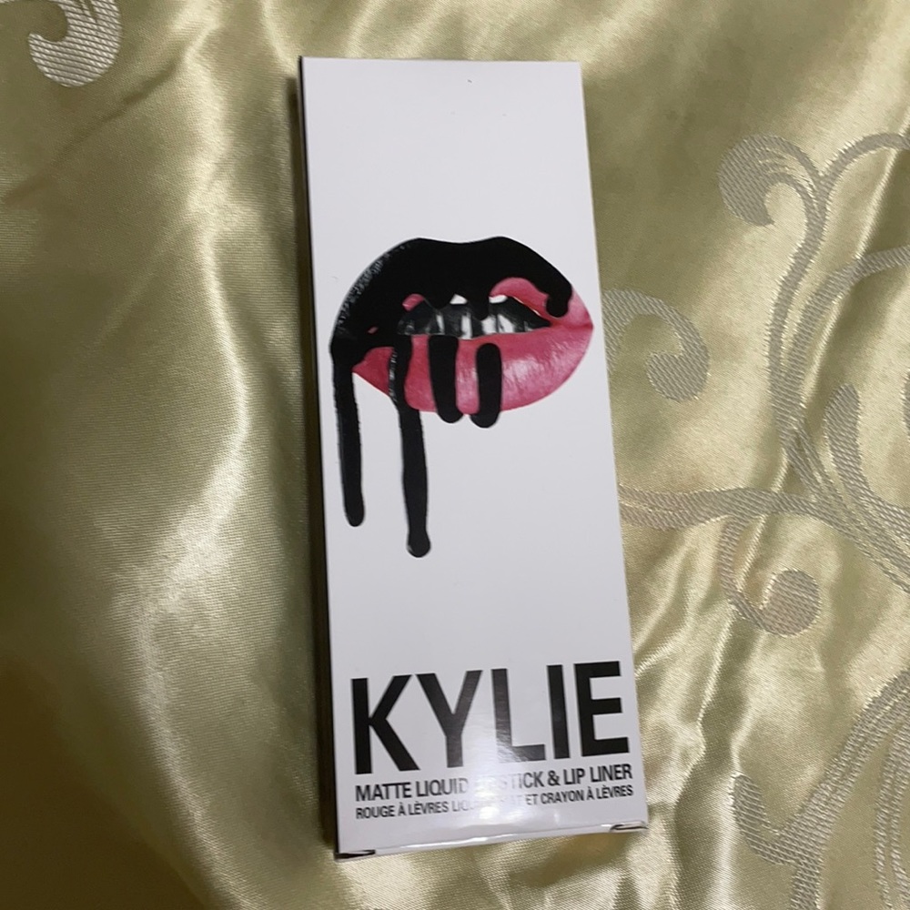 Liquid lipstick